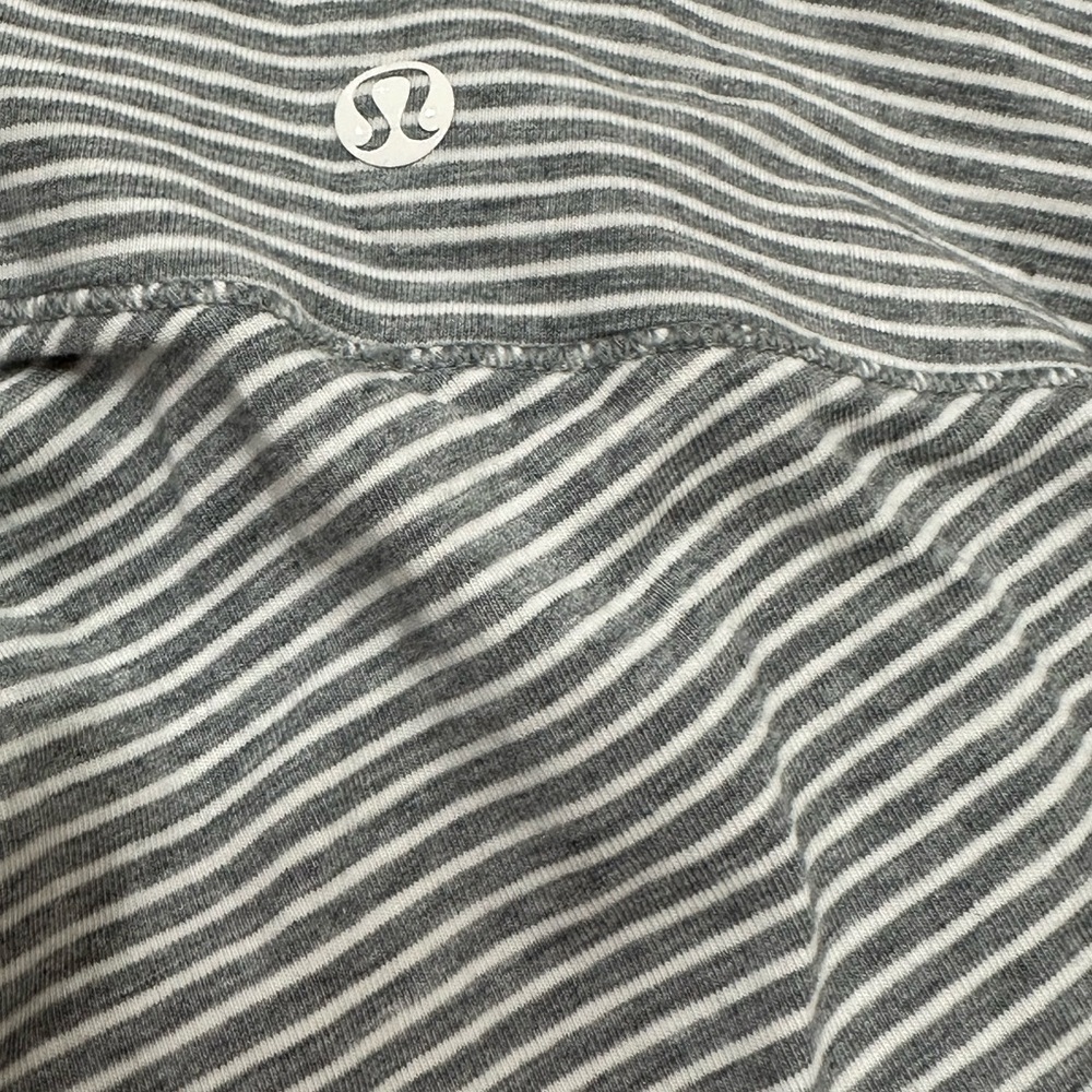 Lululemon Anytime Skirt VITASEA Size 6
Hyper Stripe Medium Grey Ghost - Picture 4 of 5